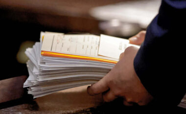 75% e shqiptarëve thonë se taksat dhe tarifat u rëndojnë ndjeshëm jetesën, barra më e lartë në rajon