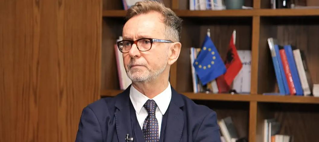  Vendi ndodhet në një pikë vërtet kritike   ambasadori i BE  Sulmet e politikanëve ndaj SPAK nuk duhet të vazhdojnë
