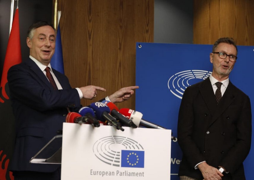 Amendamenti i PS për pengimin e pezullimit të ministrave  Gonzato  Të mos preket Reforma në Drejtësi  presim që të konsultohemi për këto nisma