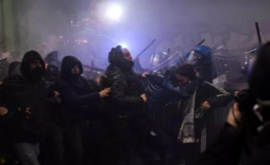 Protesta në Milano/ 5 mijë persona kundër zhvillimit të Lojërave Olimpike! Raportohen sulme me armë ndaj policisë
