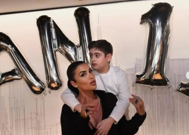 Jonida Maliqi rrëfen mes lotësh  Djali im ishte ndryshe nga fëmijët e tjerë  doja t i jepja fund jetës 