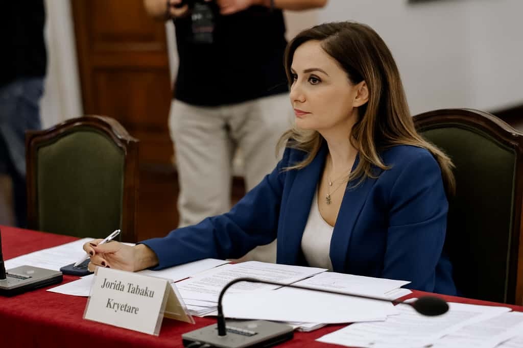 Duhet transparencë e plotë mbi 500 milionë euro tenderat e AKSHI-t/ Jorida Tabaku: S’ka auditim si janë shpenzuar fondet, po ndërtojnë një Republikë të të korruptuarve