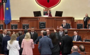 Berishës nuk i japin fjalën për replikë, deputetët e PD bllokojnë foltoren