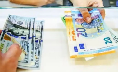 Këmbimi valutor/ Çfarë po ndodh sot me monedhat e huaja? Me sa po blihen dhe shiten dollari dhe euro