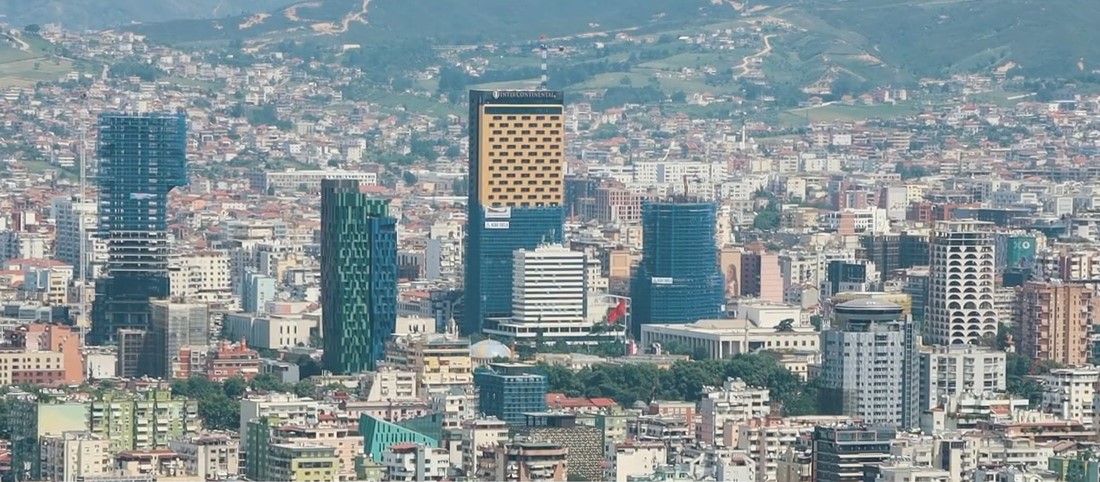 Apartamentet dhe qiratë po bëhen të papërballueshme për shqiptarët