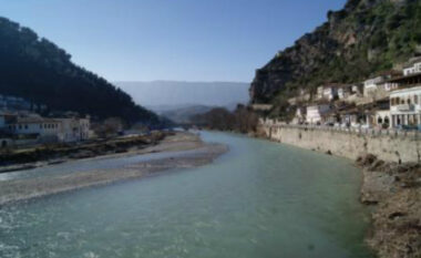 Nxirret trupi i pajetë i një gruaje nga lumi Osum, për çfarë dyshohet