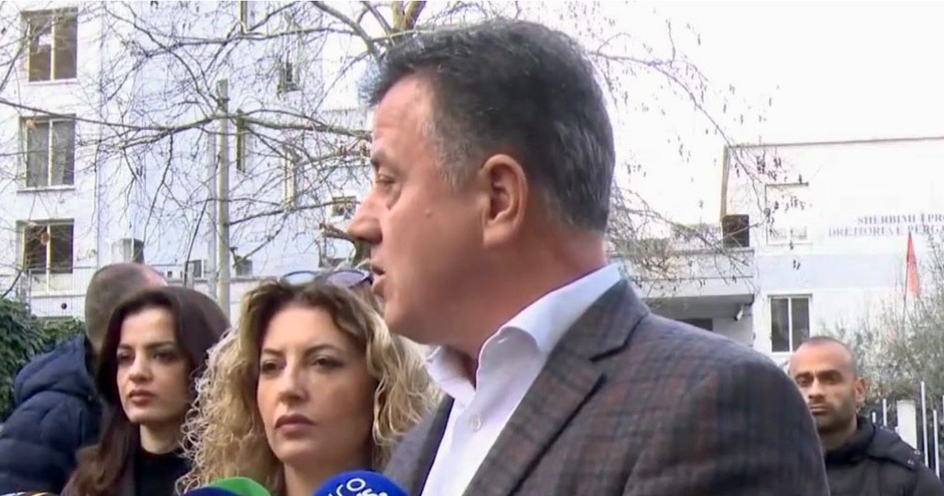 “Detyrim paraqitje” për 7 të miturit e arrestuar gjatë protestës, Noka para gjykatës: U dhunuan barbarisht! Psikologu ishte polic, iu ushtrua presion për t’i akuzuar si grup kriminal