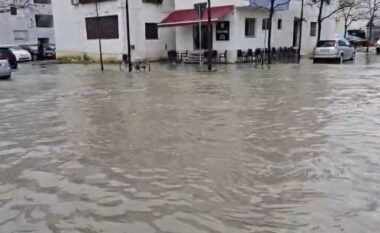 Situata e motit në vendin tonë/ Rikthehen përmbytjet në Durrës, rrugët te zona e stadiumit kthehen në ‘lumenj’ (VIDEO)