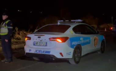 Kishte thyer arrestin shtëpiak, 38-vjeçari nuk bindet dhe bashkë me të afërmit përplaset me policinë! Njëri nga efektivët qëllon në ajër