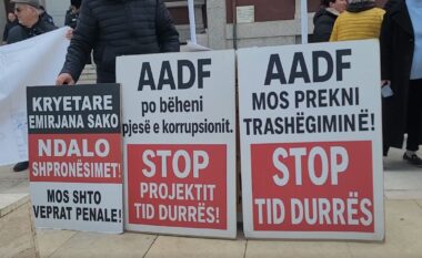 Banorët e Durrësit protestojnë para Bashkisë, kundër TID: Projekt korruptiv, duam dialog dhe zgjidhje