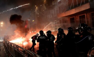 Sot protesta e opozitës, policia me plan masash, por refuzon të marrë përsipër garantimin e zhvillimit të tubimit