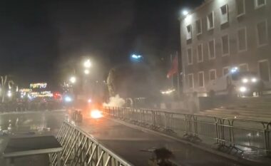 Molotovët drejt Kryeministrisë, reagon ministrja e Brendshme: Dënojmë çdo inkurajim akti dhune nga opozita! Të rinjtë që përfshihen s’janë heronj e trima, por të keqpërdorur