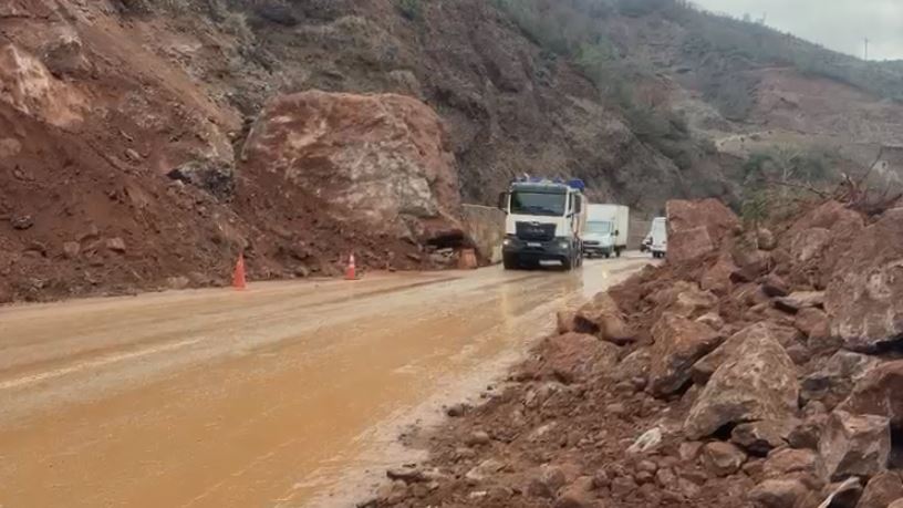 Rreziku mbetet i pranishëm në  Kthesat e Dragostunjës   qarkullim me vështirësi dhe mungesë masash sigurie