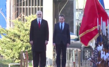 Vizita në Kosovë, kryeministri Rama pritet me ceremoni zyrtare nga Albin Kurti