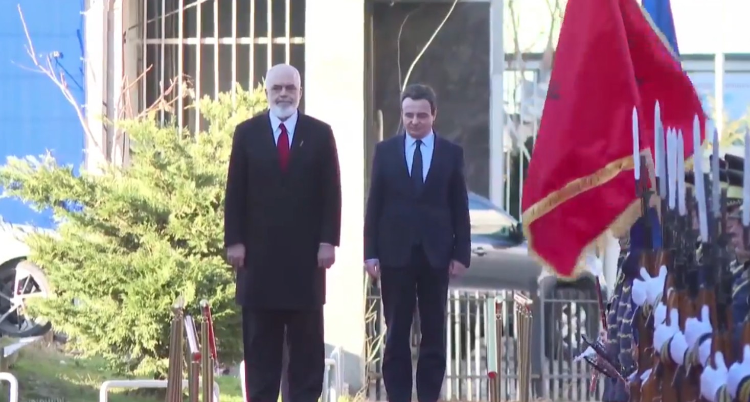 Vizita në Kosovë, kryeministri Rama pritet me ceremoni zyrtare nga Albin Kurti