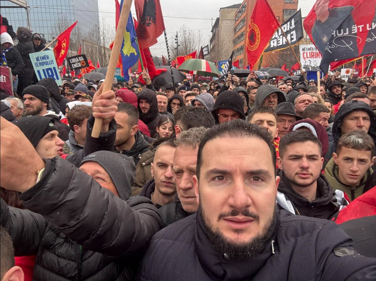 Salianji merr pjesë në tubimin e Prishtinës për drejtësi ndaj 4 liderëve të UÇK-së: Nderojmë sot burrat dhe gratë që u ngritën mbi veten për lirinë