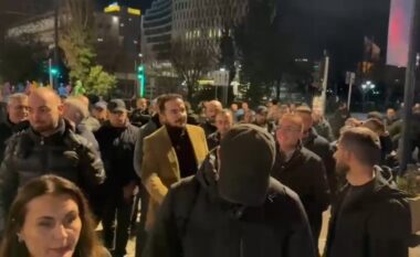Ervin Salianji i bashkohet protestës kombëtare të opozitës te Kryeministria