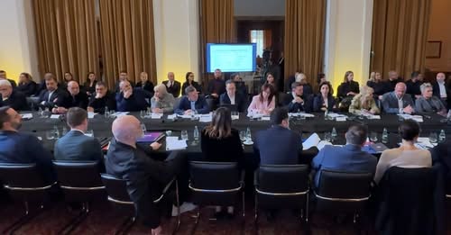 VIDEO/ Edi Rama mbyll Grupin e PS, takimi i socialistëve bëhet pa praninë e mediave! Spiropali dhe Braçe ulen në fund të sallës