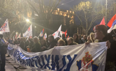 13 parti dhe lëvizje të së djathtës serbe protestojnë në Beograd kundër Ligjit për të huajt në Kosovë