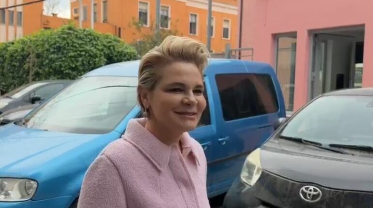 Monika Kryemadhi paraqitet në GJKKO  batuta me gazetarët  Sa jam zgjuar nga gjumi   VIDEO 