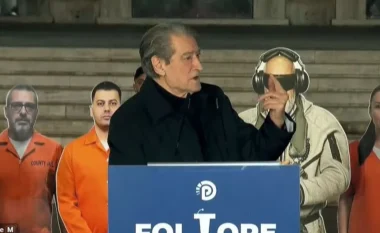 Pas zjarrit te vila e ish-diktatorit, Berisha nuk shkon në seancë, mesazhe Ramës poshtë zyrës së tij: Vendi po hyn në fazë kritike