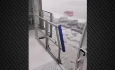 Moti i keq godet Italinë, breshëri mbulon aeroportin e Romës ndërsa anulohen fluturimet