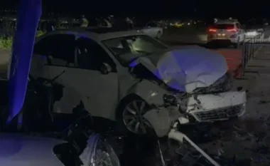 Aksident në aksin Fier–Patos, dy mjete përplasen “kokë më kokë”, plagosen shoferët dhe pasagjerët