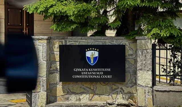 Kushtetuesja “ngrin” dekretin e Osmanit, vendos masë të përkohshme ndaj vendimit për shpërndarjen e Kuvendit