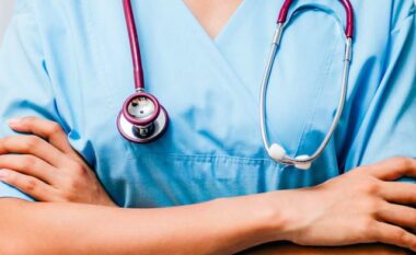 E trishtë/ Ndahet nga jeta në lule të moshës infermierja 22-vjeçare