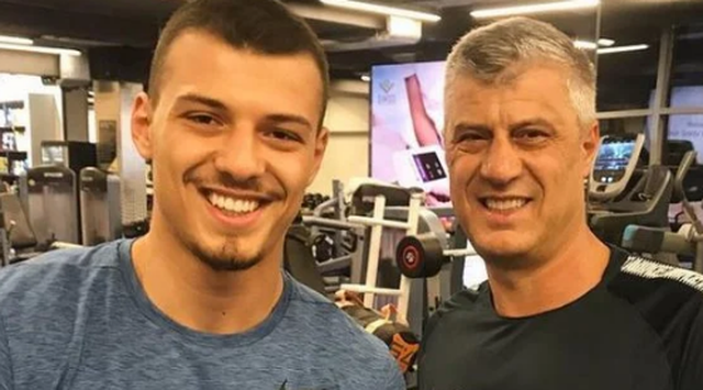 Endrit Thaçi i bën dedikimin e veçantë babait gjatë iftarit me nënën e tij  FOTO 