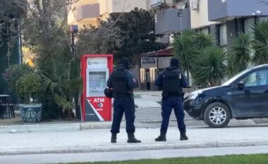 Detaje nga operacioni i SPAK në Vlorë/ Arrestohet efektivi i Policisë (EMRI)