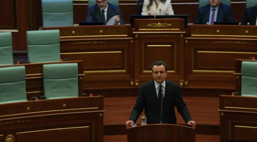 Gjykata Kushtetuese pezulloi dekretin e Osmanit  reagon qeveria e Kosovës  Për tre javë jemi në gjendje pritjeje