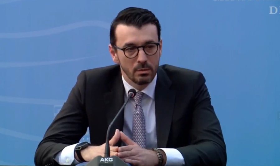 Hyri në Ministri si specialist në 2011 dhe sot Balluku i dorëzoi detyrën, Enea Karakaçi e falenderon për mbështetjen: Nder dhe privilegj i veçantë bashkëpunimi me ty