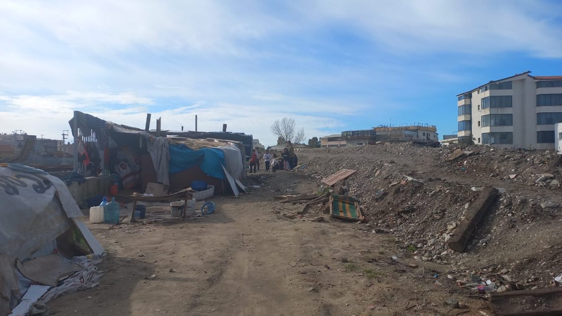 BIRN: Të lënë mes katër rrugëve, banorët rikthehen me baraka te Ura e Dajlanit