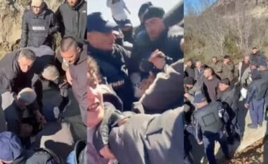 Banorët e Rrjollit sërish në protestë, përplasen me policinë