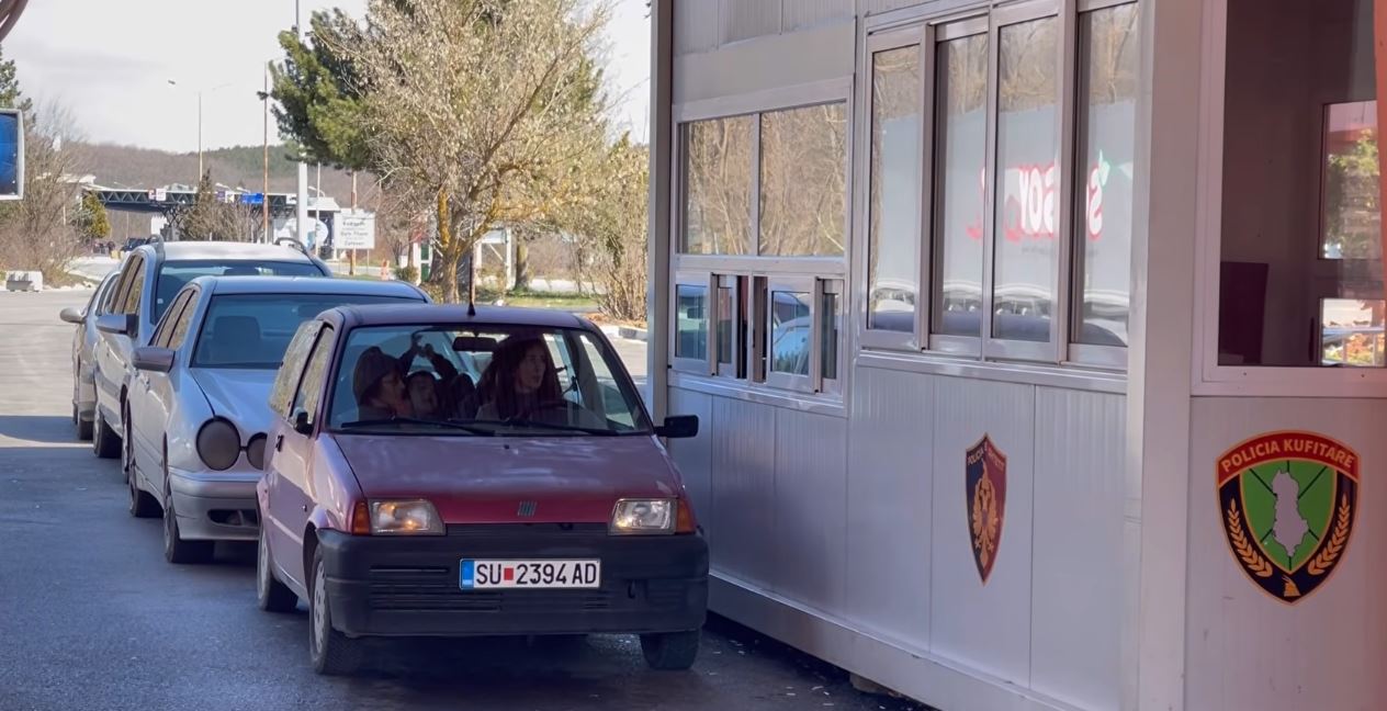 Rritja e çmimit të karburanteve, qytetarët dynden drejt Maqedonisë: Shteti shqiptar të marrë masa