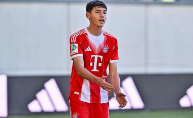 Moment historik/ Zbriti nga “podiumi” Jamalin, kush është 16-vjeçari që debutoi me Bajernin në Champions