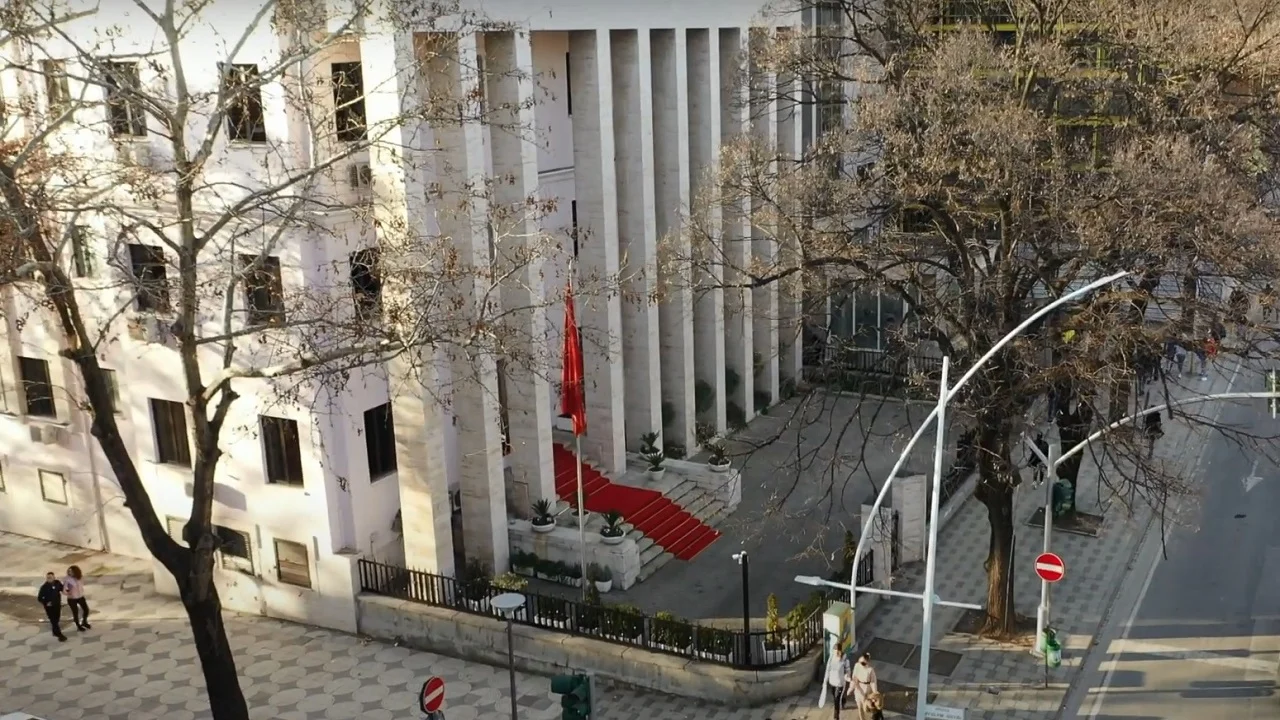 Gjykata e Lartë po rishikon “arrestin me burg”, ja si mund të përfitojnë zyrtarët e lartë