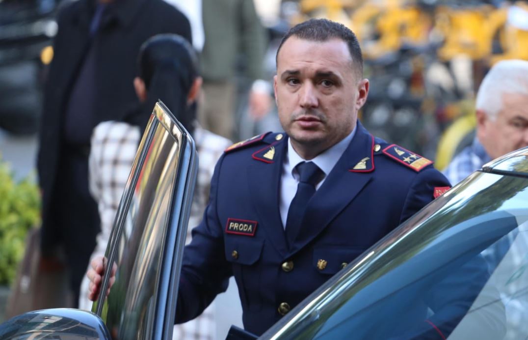 Botohet në Fletoren Zyrtare lirimi nga detyra i Ilir Prodës, kreu i Policisë së Shtetit jep dorëheqjen/ Firmoset emërimi i Bizhgës si drejtues i komanduar