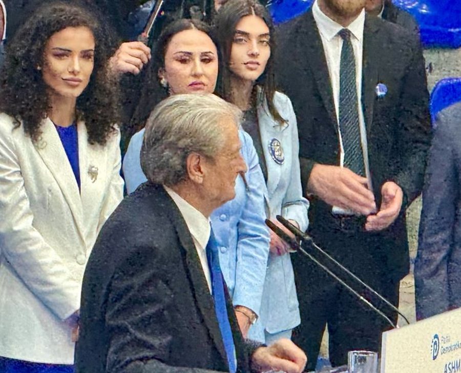 Ish kandidatja për deputete jep dorëheqje nga posti në PD  shpërthen në kritika të ashpra  Partia nuk po hapet dhe funksionon brenda një grupimi njerëzish