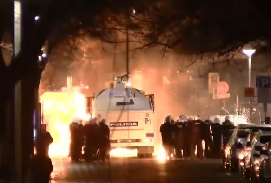 Tubimi i djeshëm i opozitës, arrestohen 4 prej protestuesve