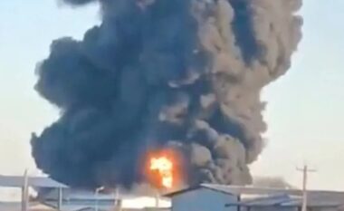 “Nuk do të lejohet as edhe një litër naftë”, Irani kërcënon mbylljen e Ngushticës së Hormuzit