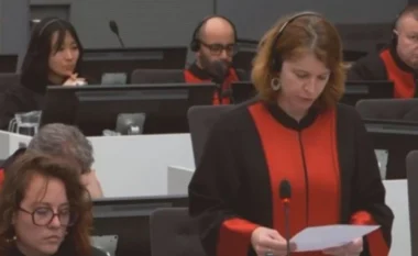 Avokatja e Thaçit kërkon nga gjyqtari që ta detyrojë dëshmitarin t’i përgjigjet pyetjeve ose dëshmia të mos merret parasysh