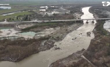 Ndërhyrjet në shtratin e Shkumbinit, aktivisti: Rrezikohen banesat, gërryerjet kanë cenuar rëndë habitatet