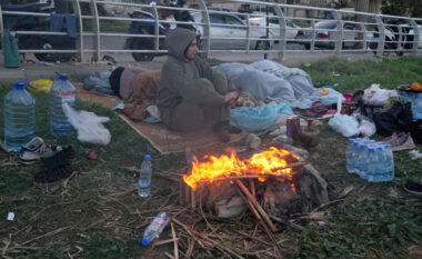 “Jemi njerëz, jo kafshë”/ Izraeli urdhëroi evakuimin e periferive të Bejrutit, banorët e zhvendosur flenë në rrugë