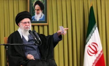 Iran/ Këshilli i Udhëheqjes mblidhet para se të zgjedhë Ajatollahun e ri