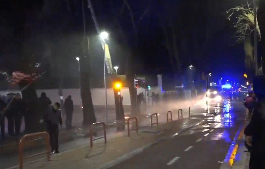 “Të gjithë të ndjekin turmën”, tensione të forta te AKSHI, Flamur Noka përplaset me efektivët