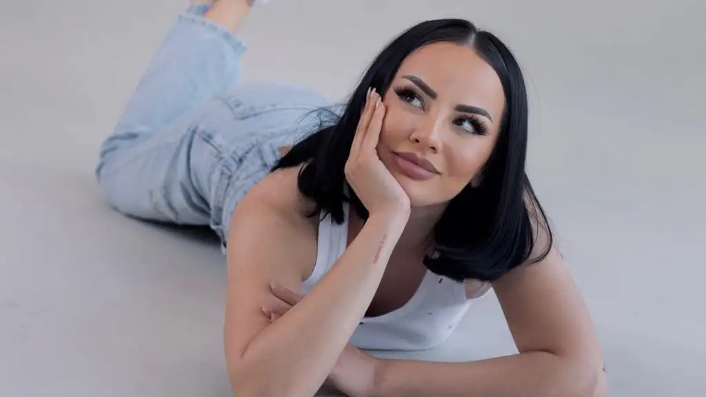 FOTO  Sara Gjordeni pjesë e  Ferma VIP  