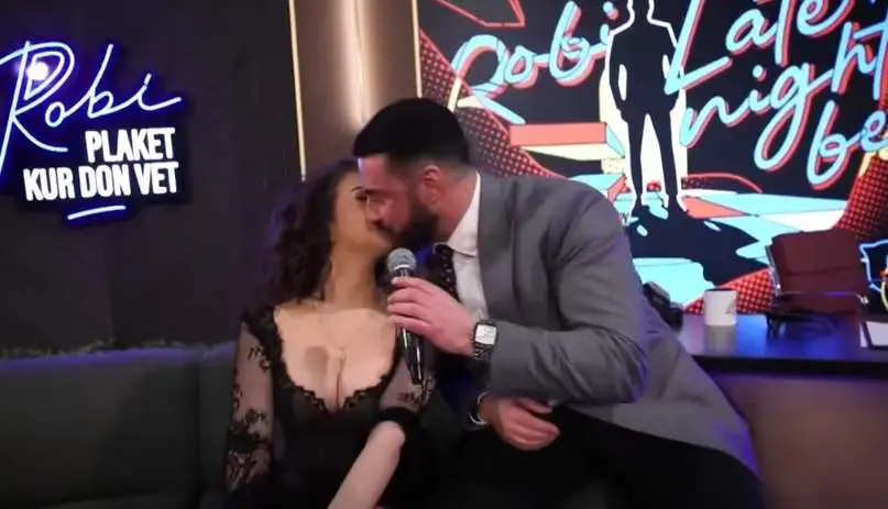 e-papritur-robert-berisha-puth-ne-buze-vivien-thanon