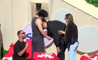 “Djalin tënd e ke futur në dhe…”/ Stenaldo dhe Rogerti ngrejnë tonet: Palaço burrë, rrite fëmijën tënd siç më ka rritur mua nëna